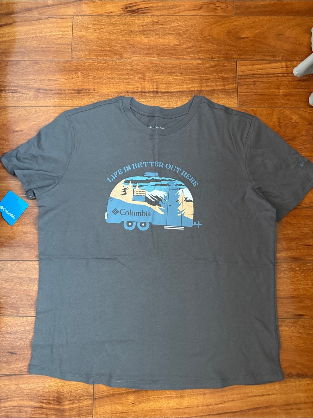 New w/ tags Columbia Gray Short-Sleeve Tee with Camper Graphic